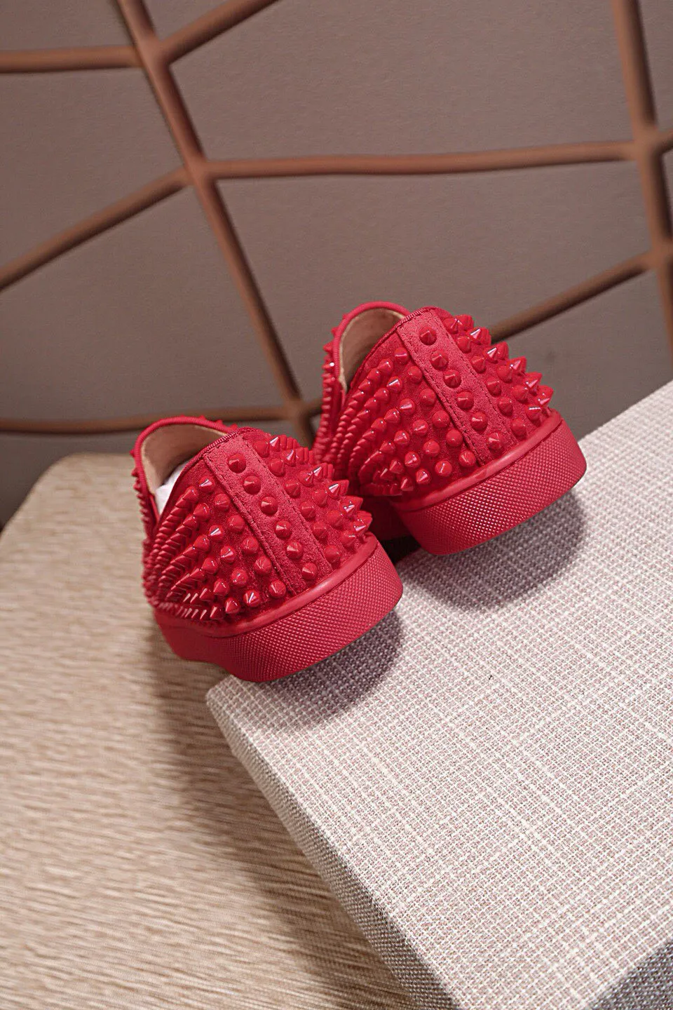 Men's shoes💰: 460💰christian louboutin (CL red sole shoes) counter nail series, high-top casual sneakers for couples📢 📢 📢 Exclusive hot style release🎈🎈💪Movable latex feet👻Finished outsole line [Proud]😝Female 35-40#Male 38#-46, global supply😝 [Top version]: Original imported cowhide upper, top original leather lining, original molded TPU outsole, original 1:1 detail processing, original shoe last.